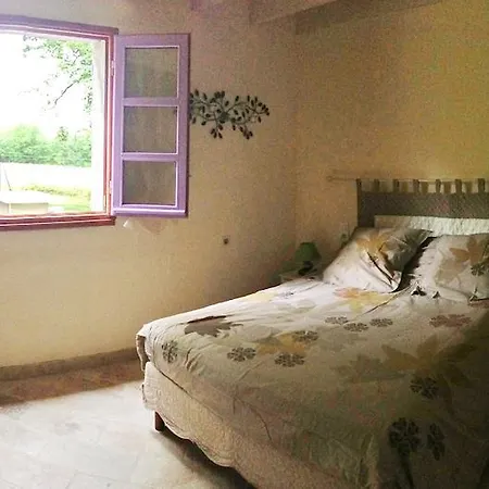 Oda ve Kahvaltı Plaine De Rouges 3*