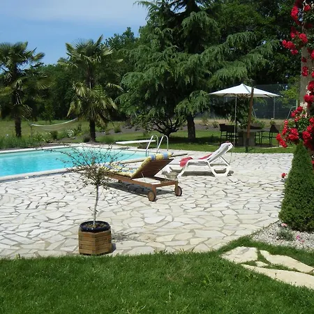 Oda ve Kahvaltı Plaine De Rouges 3*